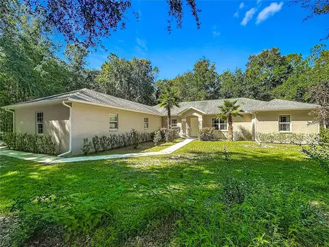 10620 NE 104th Cir, Oxford, FL 34484