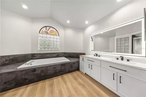 Bath - 375 N Highview Ave, Hernando, FL 34442 photo 2 of 9