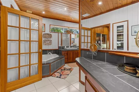 Bath - 1830 SE 3rd Ct, Crystal River, FL 34429 photo 6 of 10