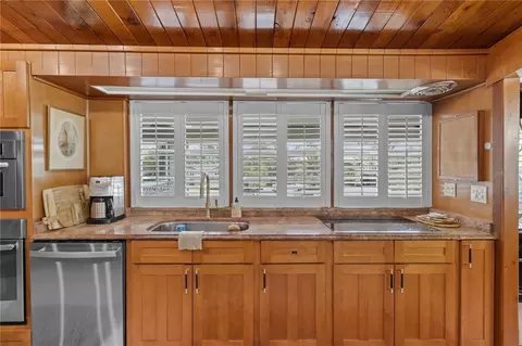 Kitchen - 1830 SE 3rd Ct, Crystal River, FL 34429 photo 6 of 6