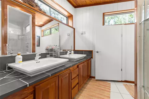 Bath - 1830 SE 3rd Ct, Crystal River, FL 34429 photo 7 of 10