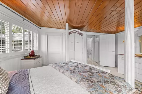 Bedroom - 1830 SE 3rd Ct, Crystal River, FL 34429 photo 5 of 7