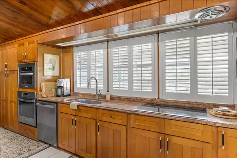 Kitchen - 1830 SE 3rd Ct, Crystal River, FL 34429 photo 4 of 6