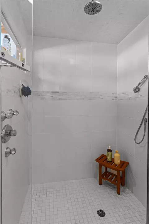 Bath - 1830 SE 3rd Ct, Crystal River, FL 34429 photo 10 of 10