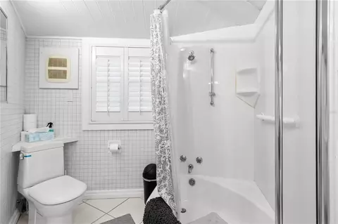 Bath - 1830 SE 3rd Ct, Crystal River, FL 34429 photo 4 of 10