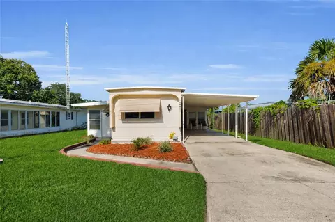 24631 Palmetto Dr, Leesburg, FL 34748
