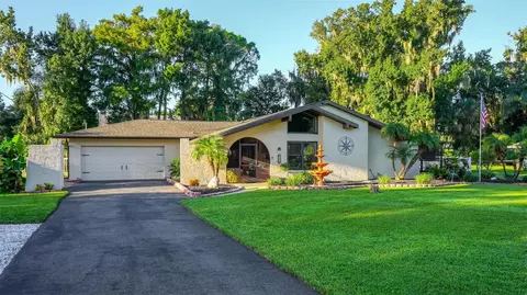 8106 Spring Dr, Yalaha, FL 34797