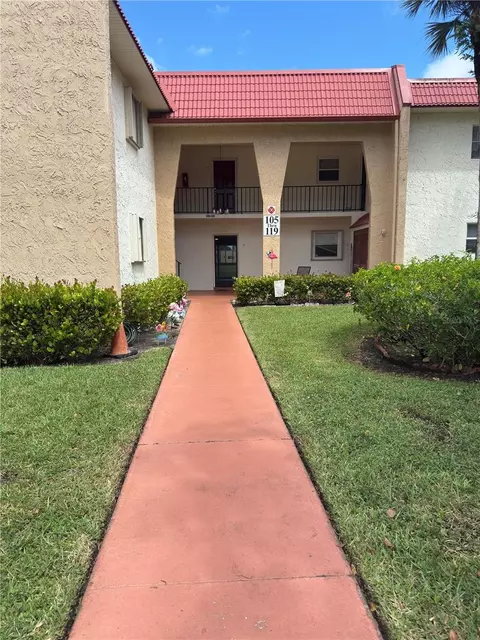 107 Lake Evelyn Dr #107, West Palm Beach, FL 33411
