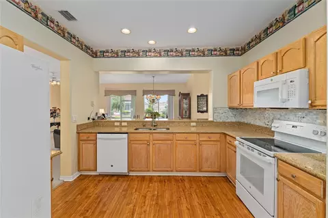 Kitchen - 9588 SE 124th Loop, Summerfield, FL 34491 photo 4 of 6