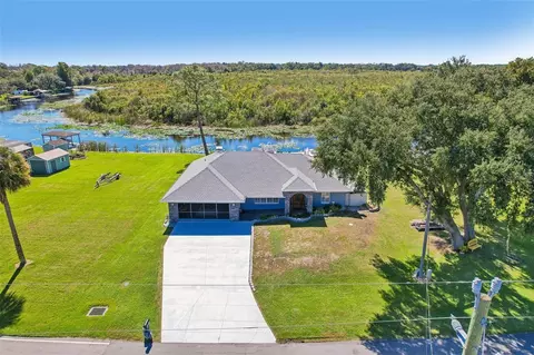 28116 Lois Dr, Tavares, FL 32778