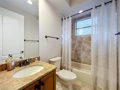 Bath - 35719 High Pines Dr, Eustis, FL 32736 photo 2 of 10