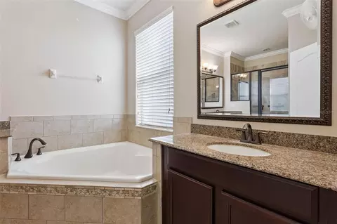 Bath - 3065 Murano Ct, Mount Dora, FL 32757 photo 4 of 5