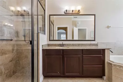 Bath - 3065 Murano Ct, Mount Dora, FL 32757 photo 3 of 5