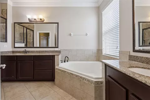 Bath - 3065 Murano Ct, Mount Dora, FL 32757 photo 2 of 5
