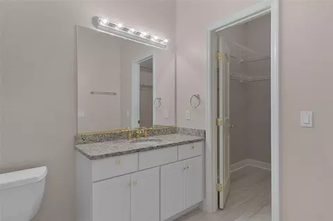 Bath - 812 SE 36th Ln, Ocala, FL 34471 photo 5 of 7