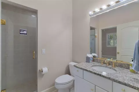 Bath - 812 SE 36th Ln, Ocala, FL 34471 photo 4 of 7