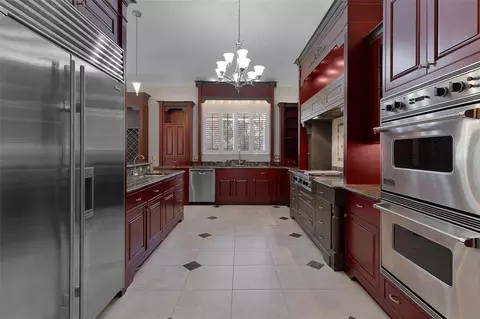 Kitchen - 812 SE 36th Ln, Ocala, FL 34471 photo 2 of 9