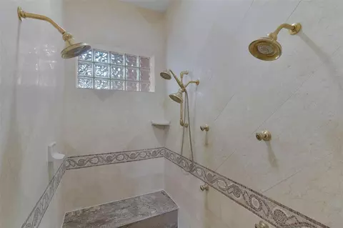 Bath - 812 SE 36th Ln, Ocala, FL 34471 photo 3 of 7