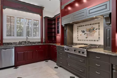 Kitchen - 812 SE 36th Ln, Ocala, FL 34471 photo 4 of 9