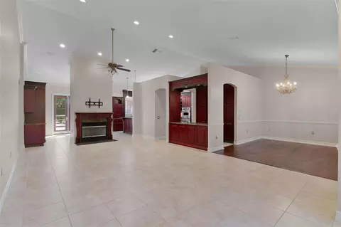 Living - 812 SE 36th Ln, Ocala, FL 34471 photo 1 of 9