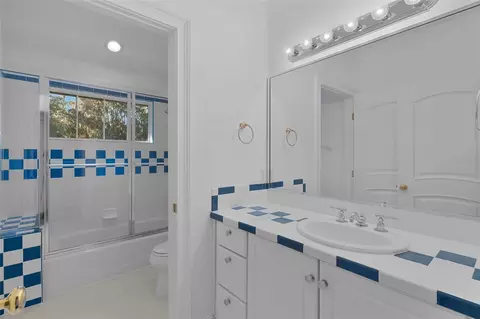 Bath - 812 SE 36th Ln, Ocala, FL 34471 photo 7 of 7