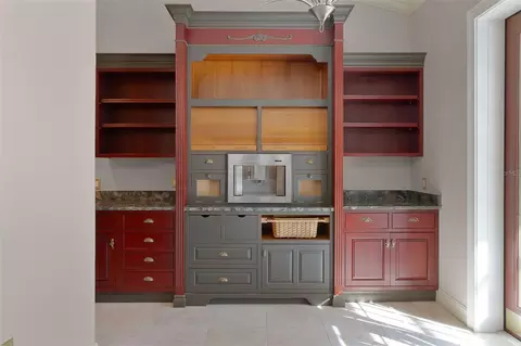 Kitchen - 812 SE 36th Ln, Ocala, FL 34471 photo 8 of 9