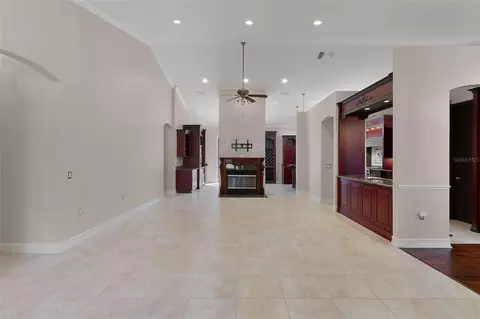 Living - 812 SE 36th Ln, Ocala, FL 34471 photo 2 of 9