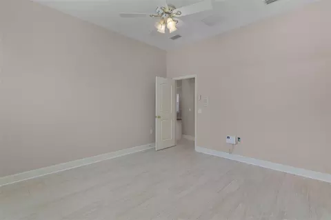 Bedroom - 812 SE 36th Ln, Ocala, FL 34471 photo 5 of 14