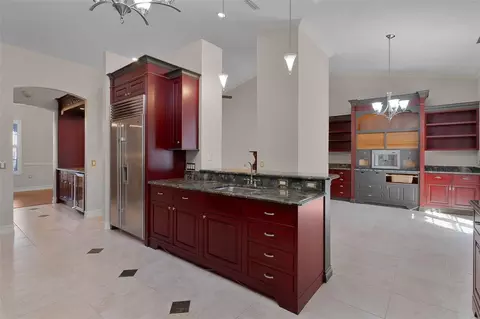 Kitchen - 812 SE 36th Ln, Ocala, FL 34471 photo 7 of 9