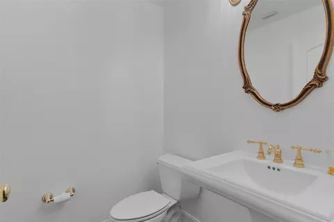 Bath - 812 SE 36th Ln, Ocala, FL 34471 photo 6 of 7