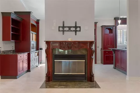 Living - 812 SE 36th Ln, Ocala, FL 34471 photo 5 of 9