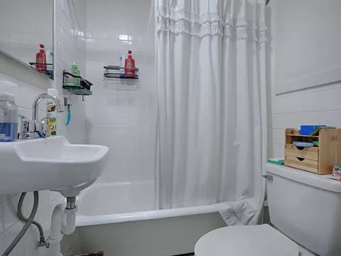Bath - 422 E 426 E Citrus Ave, Eustis, FL 32726 photo 6 of 8