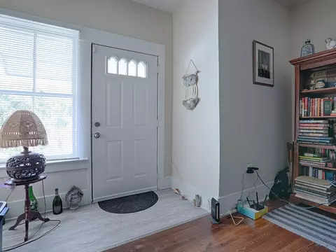 Entry Way - 422 E 426 E Citrus Ave, Eustis, FL 32726 photo 2 of 6