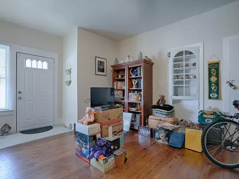 Entry Way - 422 E 426 E Citrus Ave, Eustis, FL 32726 photo 3 of 6