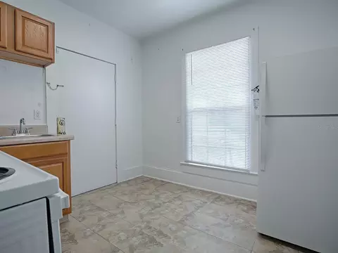 Kitchen - 422 E 426 E Citrus Ave, Eustis, FL 32726 photo 4 of 14