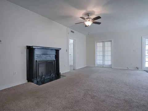 Living - 422 E 426 E Citrus Ave, Eustis, FL 32726 photo 7 of 17