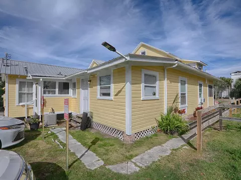 Exterior - 422 E 426 E Citrus Ave, Eustis, FL 32726 photo 3 of 16