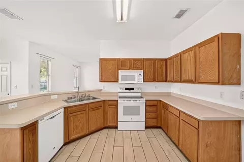 Kitchen - 5325 SW 129th Pl, Ocala, FL 34473 photo 4 of 5
