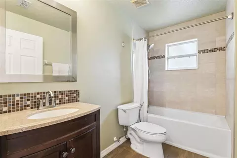 Bath - 11630 Kipling Ct, Clermont, FL 34711 photo 2 of 2
