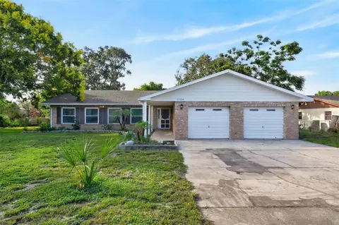 5234 Fredrick Rd, Fruitland Park, FL 34731