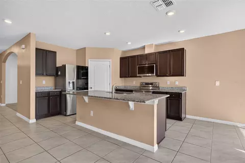 Kitchen - 3042 Bethpage Loop, Mount Dora, FL 32757 photo 3 of 8