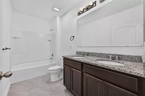 Bath - 3042 Bethpage Loop, Mount Dora, FL 32757 photo 4 of 4