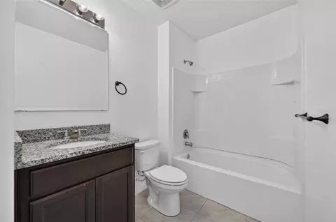 Bath - 3042 Bethpage Loop, Mount Dora, FL 32757 photo 3 of 4