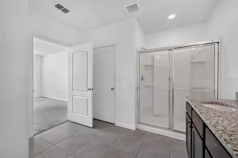 Bath - 3042 Bethpage Loop, Mount Dora, FL 32757 photo 2 of 4