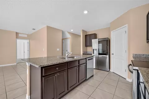 Kitchen - 3042 Bethpage Loop, Mount Dora, FL 32757 photo 5 of 8