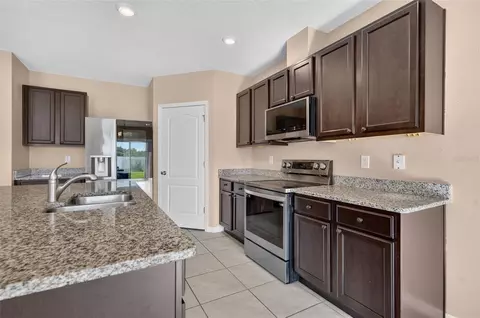 Kitchen - 3042 Bethpage Loop, Mount Dora, FL 32757 photo 6 of 8