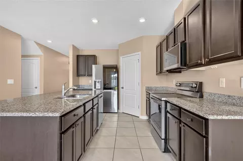 Kitchen - 3042 Bethpage Loop, Mount Dora, FL 32757 photo 4 of 8