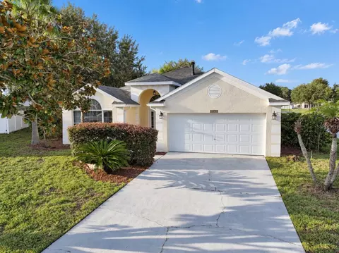 Exterior - 2813 Mayflower Loop, Clermont, FL 34714 photo 1 of 5
