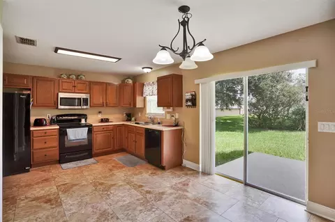 Kitchen - 100 Colonial Pine Ln, Minneola, FL 34715 photo 2 of 4