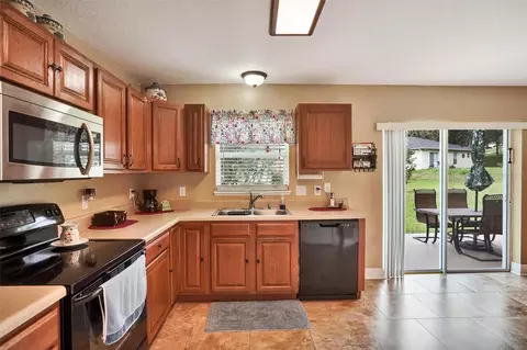 Kitchen - 100 Colonial Pine Ln, Minneola, FL 34715 photo 4 of 4
